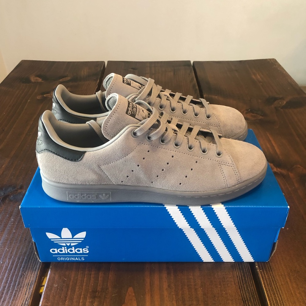 STAN SMITH GREY SUEDE PRICED TO SELL